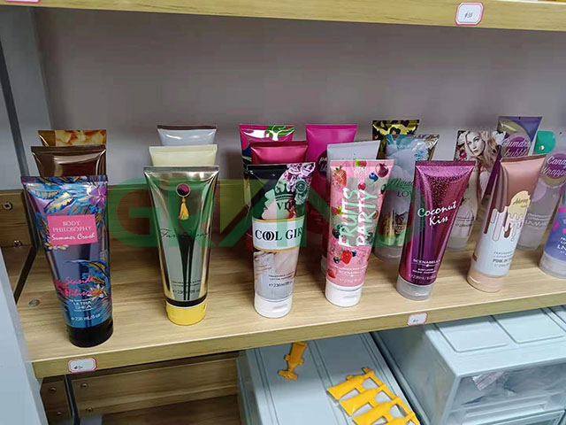 튜브 충전 및 밀봉 기계